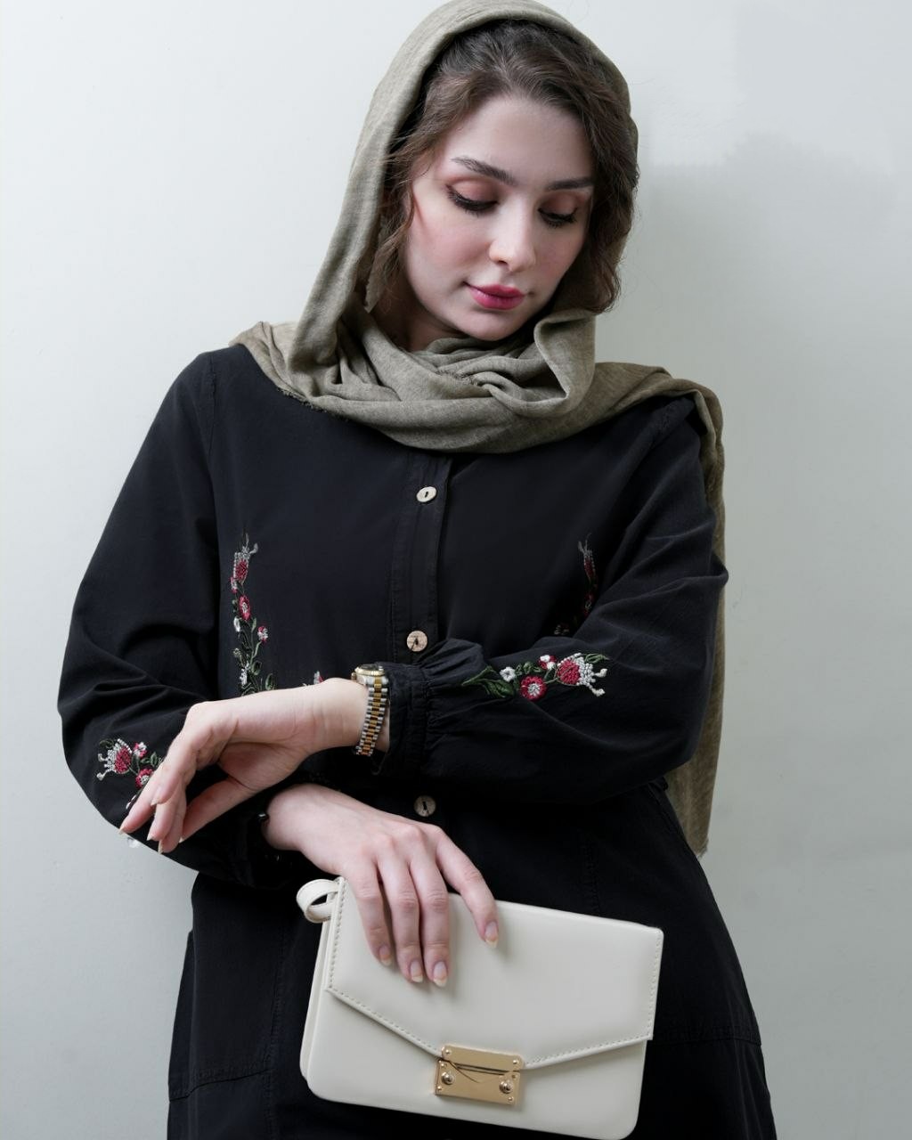 مانتو نخی دکمه دار مشکی و کرم دیانا